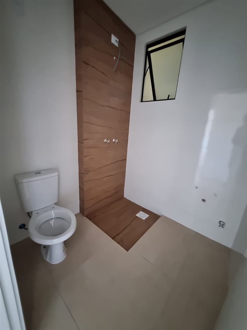 Dpto. sobre Avenida Comercial