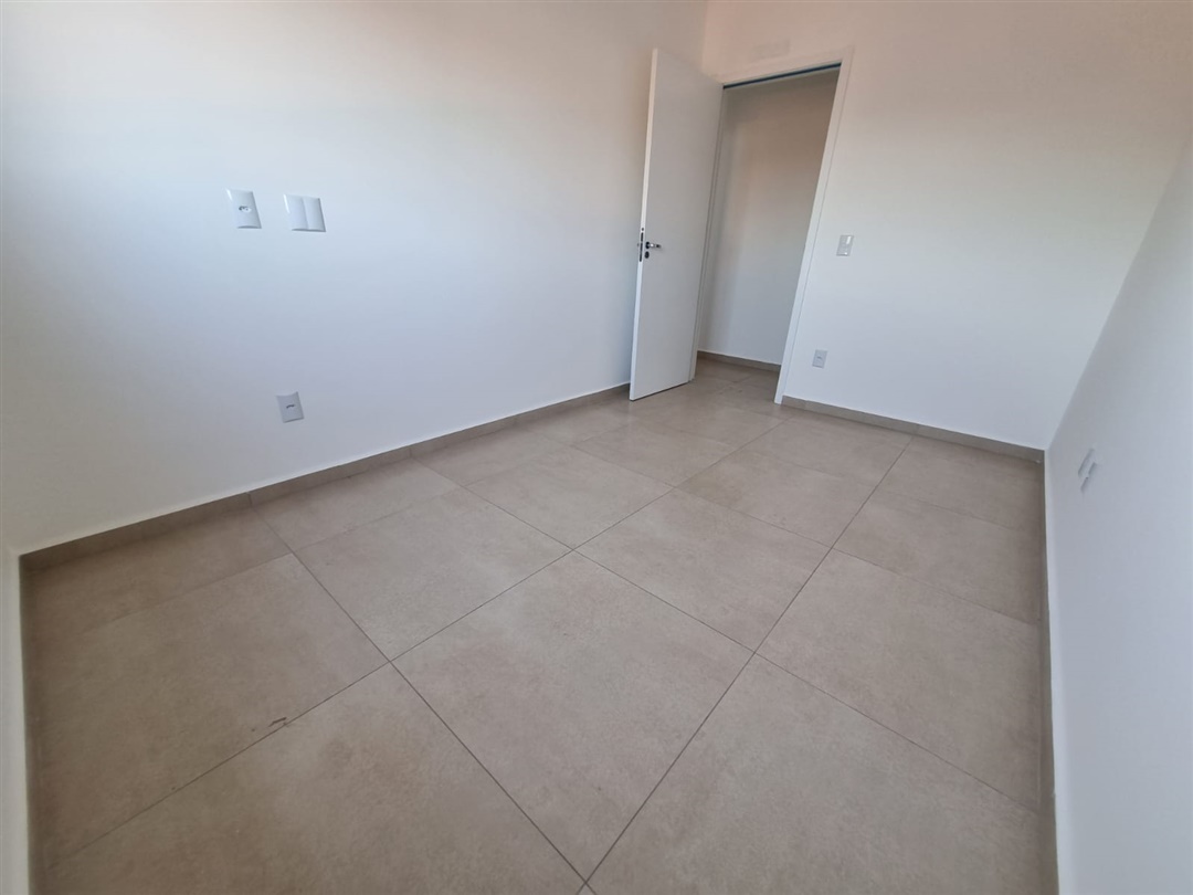 Dpto. sobre Avenida Comercial