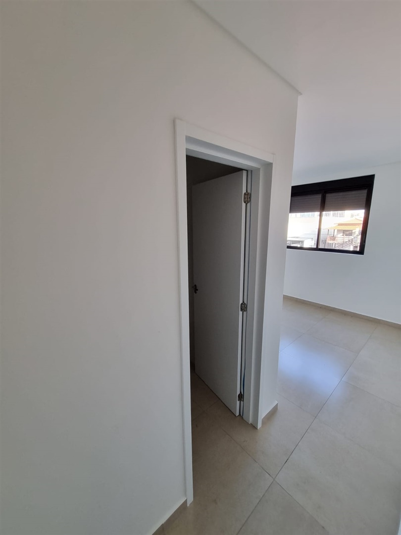 Dpto. sobre Avenida Comercial