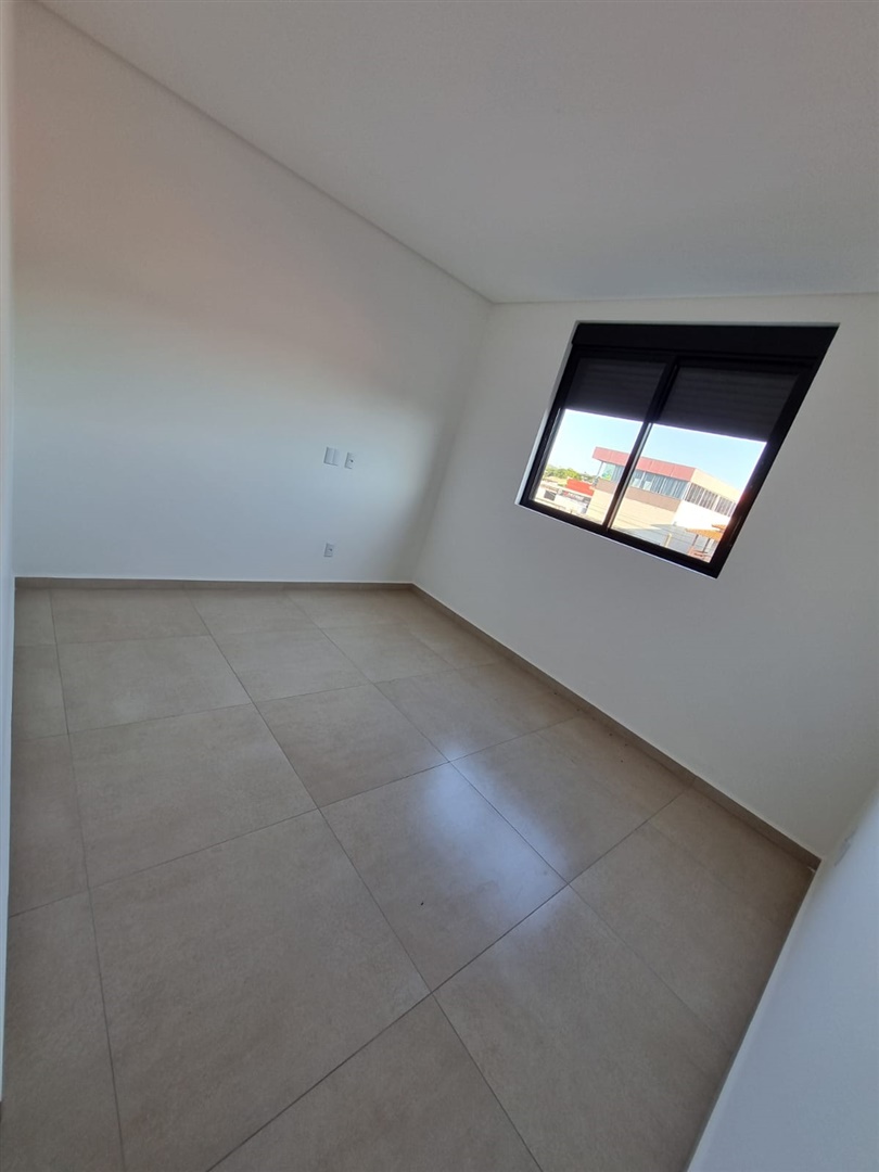 Dpto. sobre Avenida Comercial