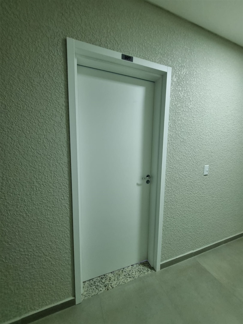 Dpto. sobre Avenida Comercial