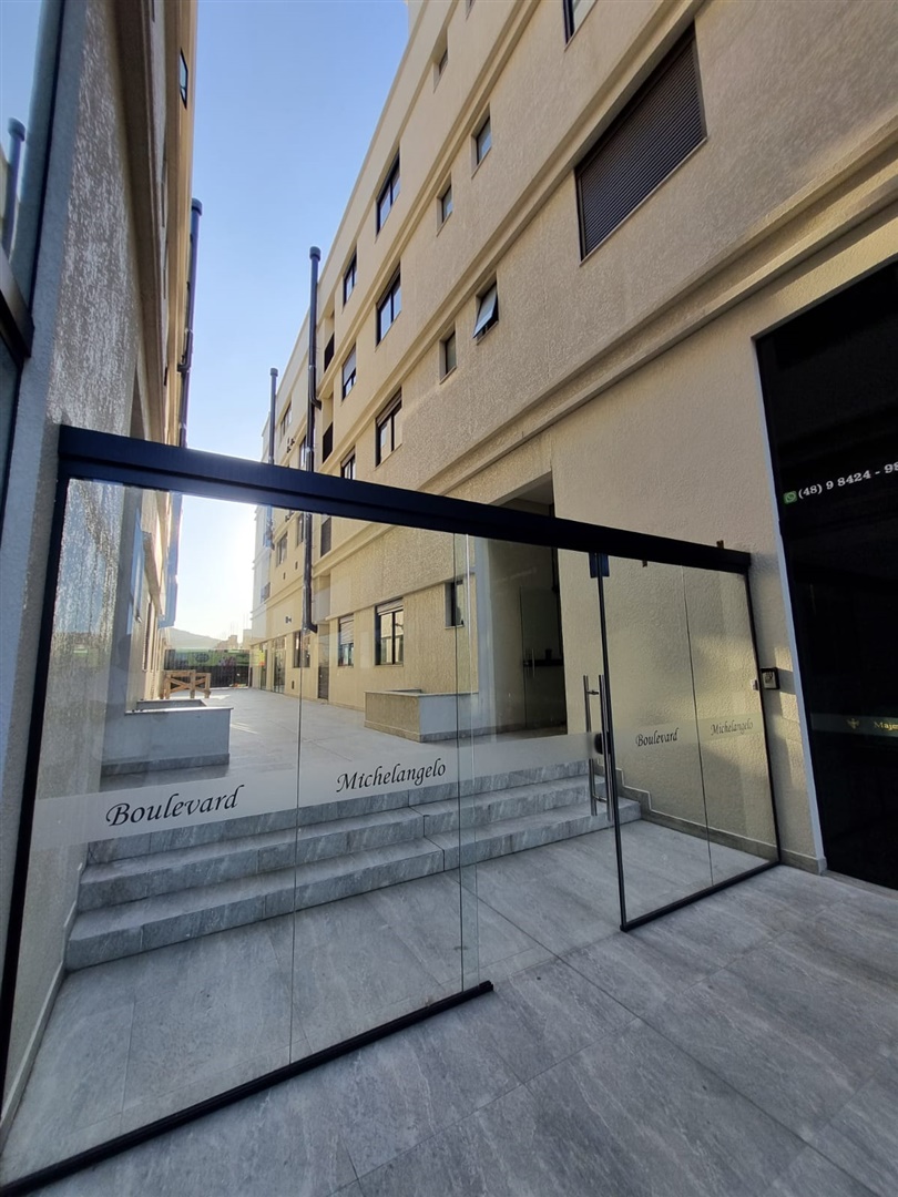 Dpto. sobre Avenida Comercial