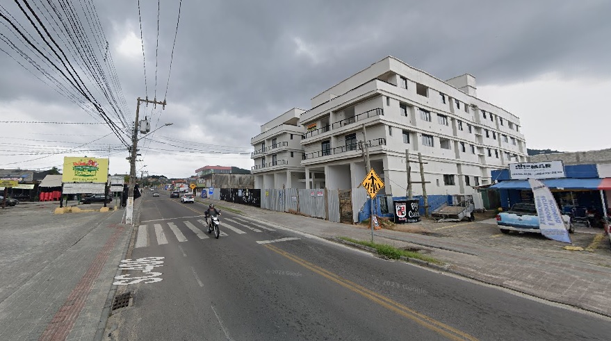 Dpto. sobre Avenida Comercial