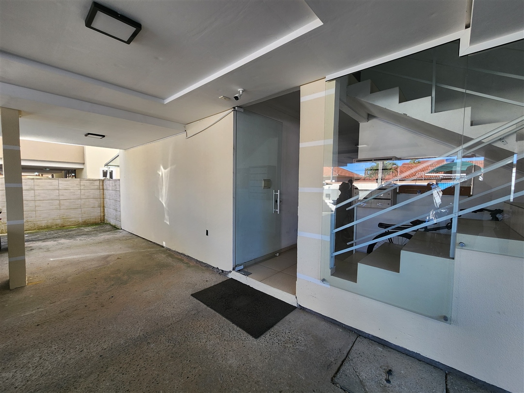 Dpto. 3 dorm, patio y cochera